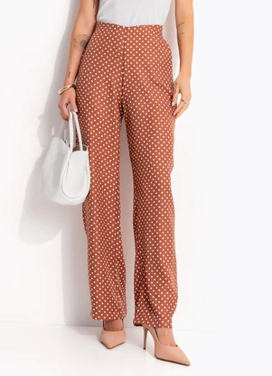 Quintess - Calça Pantalona Poá Marrom em Tecido Maquinetado com Fenda - QUINTESS