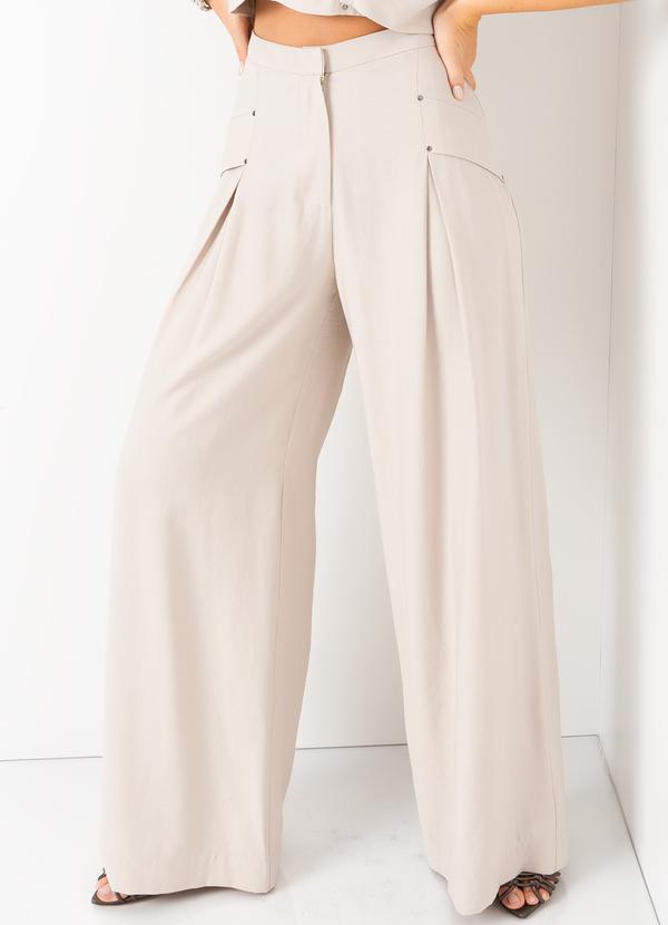 Mob - Calça Pantalona Pregas e Lapelas Bege