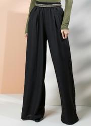 Cala Pantalona Preta com Pregas e Bolsos