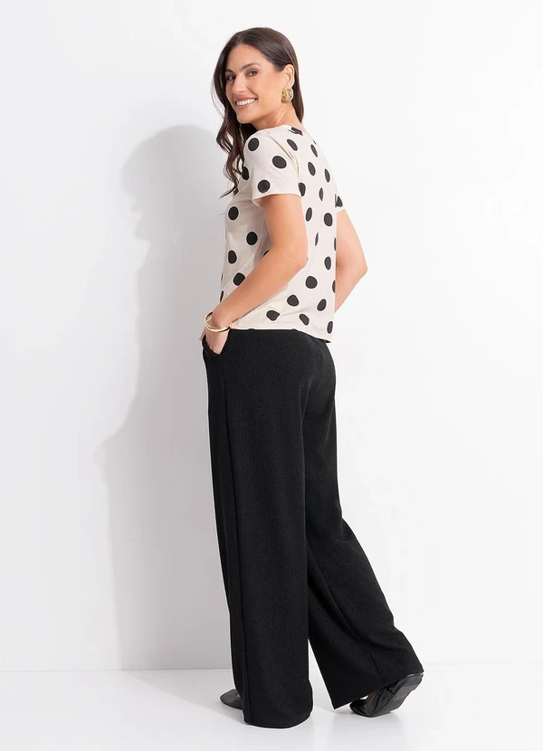 Quintess - Calça Pantalona Preta em Malha Cotelê com Elástico e Bolsos 5