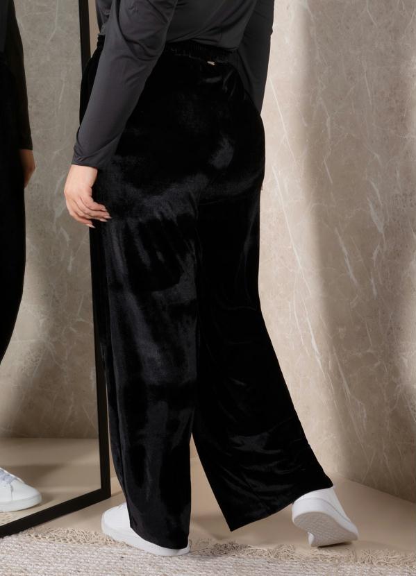 Quintess - Calça Preta em Veludo com Bolsos 5