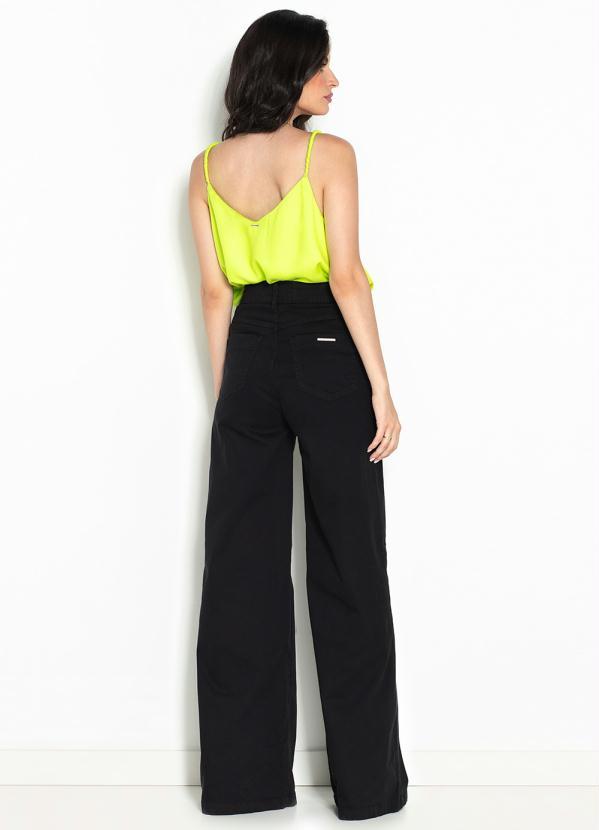 Colcci - Calça Wide Leg de Sarja Preta 4