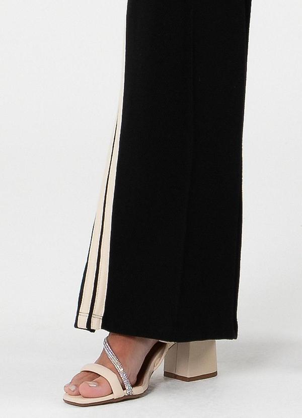Cativa - Calça Wide Leg em Malha Texturizada Preto 4
