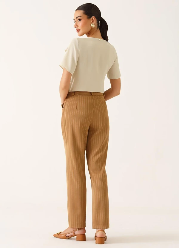 Principessa - Calça Alfaiataria Reta Regular em Viscose Listrada Camel Tatiele 2