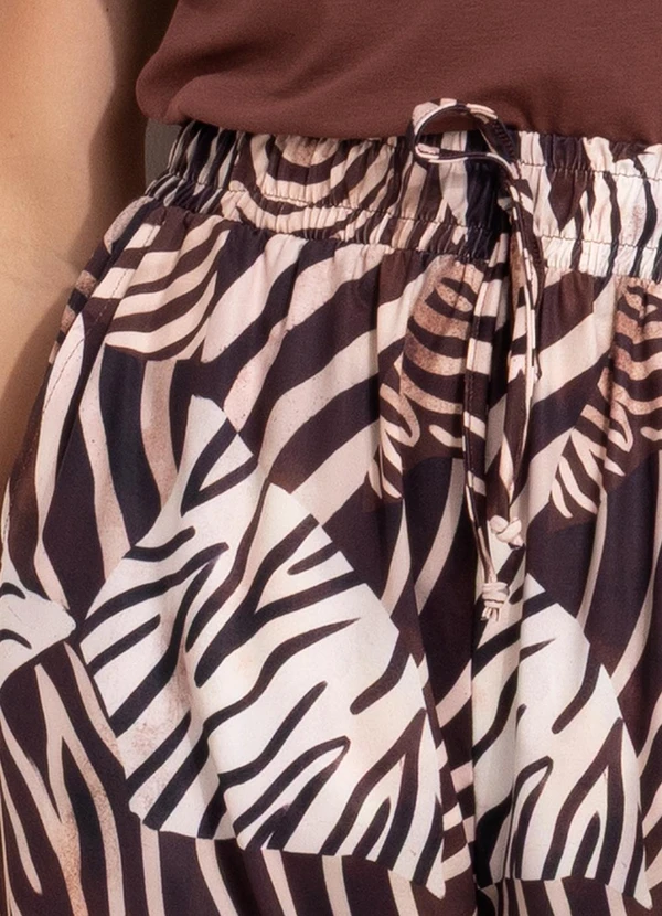 Quintess - Calça Reta Animal Print em Malha Fria com Elástico na Cintura 6