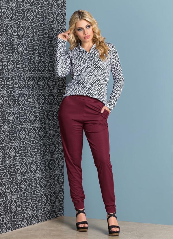 Moda Pop - Calça Bordô com Bolsos Funcionais 3