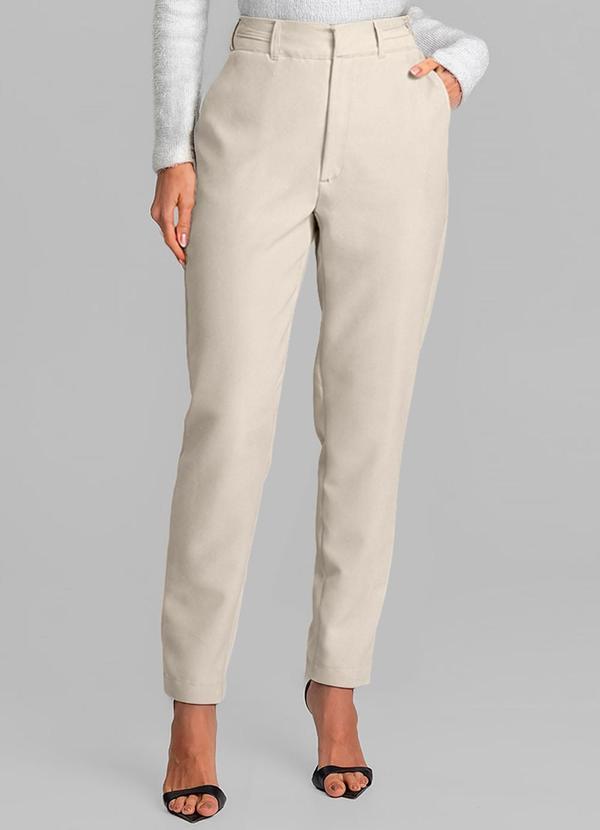 Dianna - Calça Feminina Cenoura em Barbie Strong Bege 1