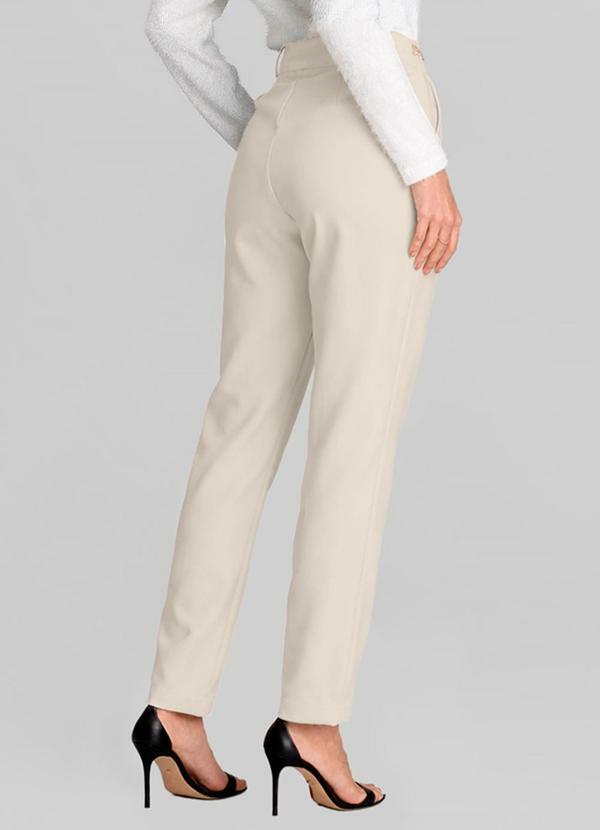 Dianna - Calça Feminina Cenoura em Barbie Strong Bege 2