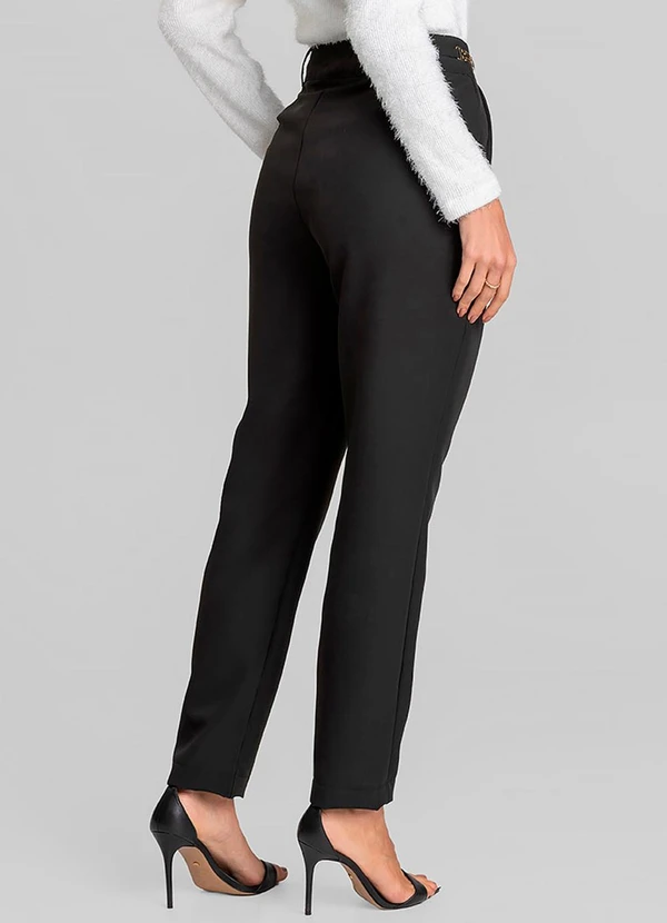 Dianna - Calça Feminina Cenoura em Barbie Strong Preto 2