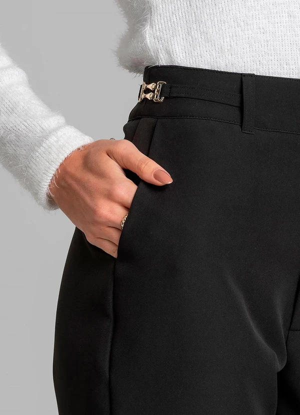 Dianna - Calça Feminina Cenoura em Barbie Strong Preto 5