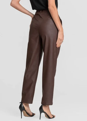 Dianna - Calça Feminina em Courino Basic Marrom - DIANNA