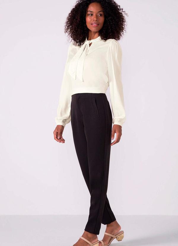 Marialícia - Calça Feminina Tecido Plano Preto 2