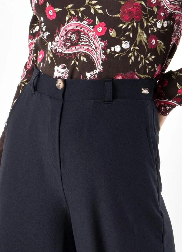 Quintess - Calça Preta com Fenda Interna na Perna 5