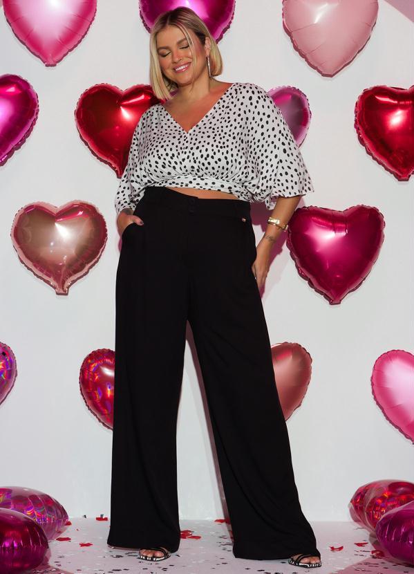 Quintess - Calça Preta em Viscose Plana com Bolsos 1