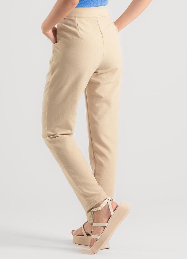Cativa - Calça Reta em Tecido Texturizado Amarelo Claro 2