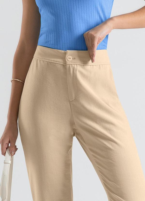 Cativa - Calça Reta em Tecido Texturizado Amarelo Claro 4