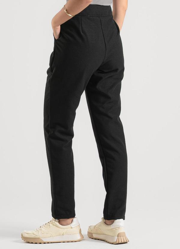 Cativa - Calça Reta em Tecido Texturizado Preto 2