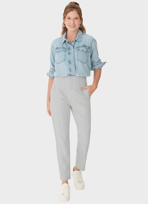 Malwee - Calça Reta em Viscose Sarjada Cinza Claro 2