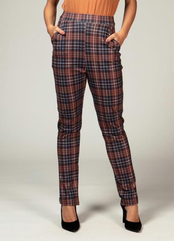 Quintess - Calça Xadrez Marrom com Bolsos Funcionais
