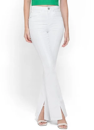 Enfim - Calça Branca Boot Cut em Sarja - ENFIM