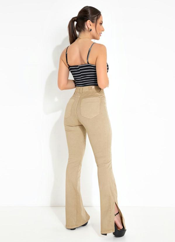 Sawary Jeans - Calça Cáqui Boot Cut com Fendas Laterais Sawary 4