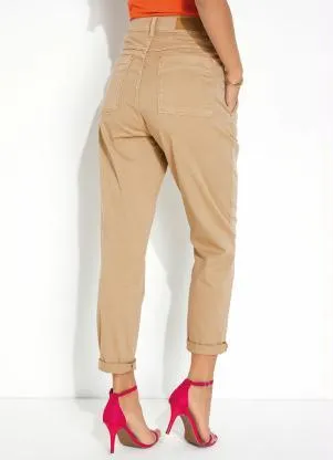 Sawary Jeans - Calça Cáqui Mom Jeans com Bolsos Sawary - SAWARY JEANS