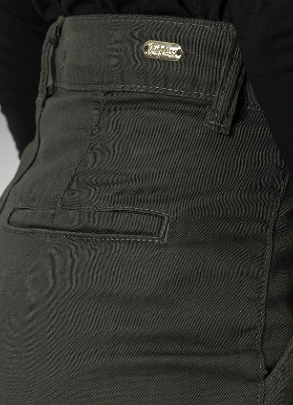 Quintess - Calça Cargo Verde Militar em Sarja 6
