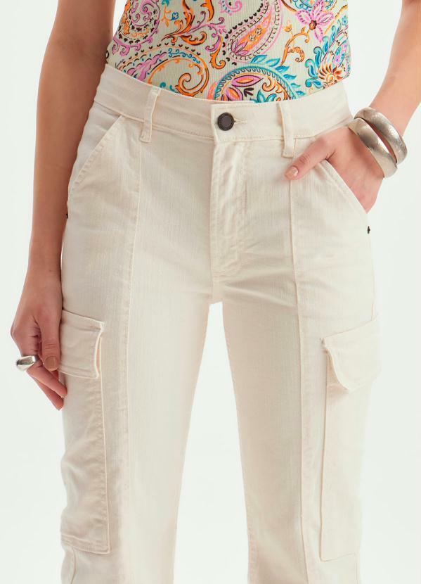 Lança Perfume - Calça de Sarja Boot Cut Cargo Bege 5