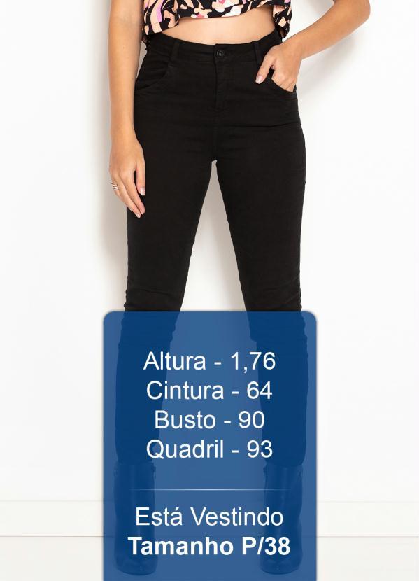 Maria Filó - Calça de Sarja Skinny Color Preta 5