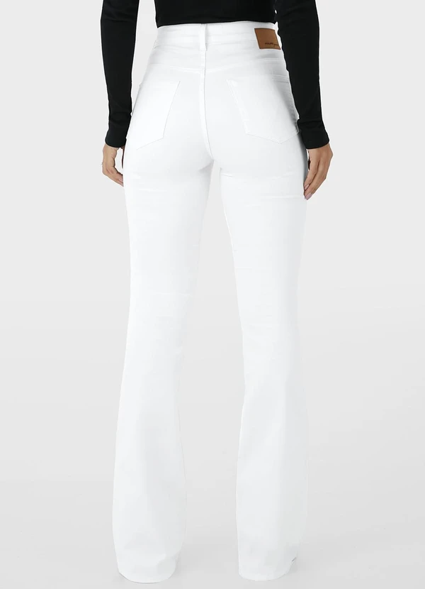 Malwee - Calça Flare em Sarja Cintura Alta Branco 2