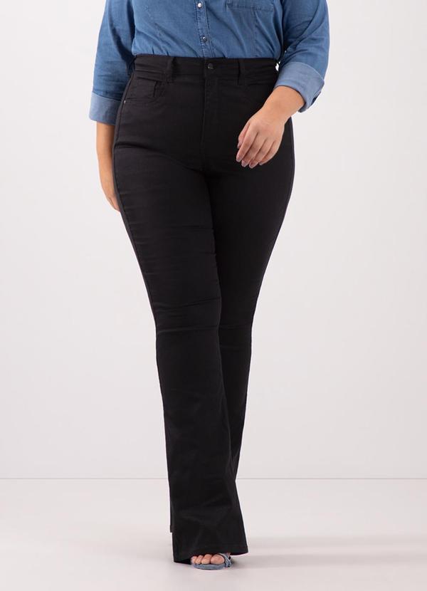 Lunender Mais Mulher - Calça Flare em Sarja com Elastano Preto