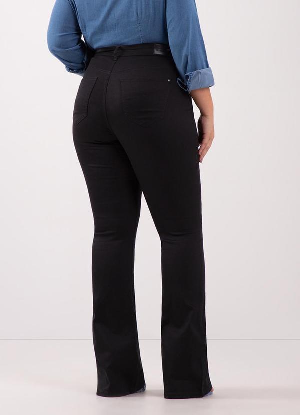 Lunender Mais Mulher - Calça Flare em Sarja com Elastano Preto 2