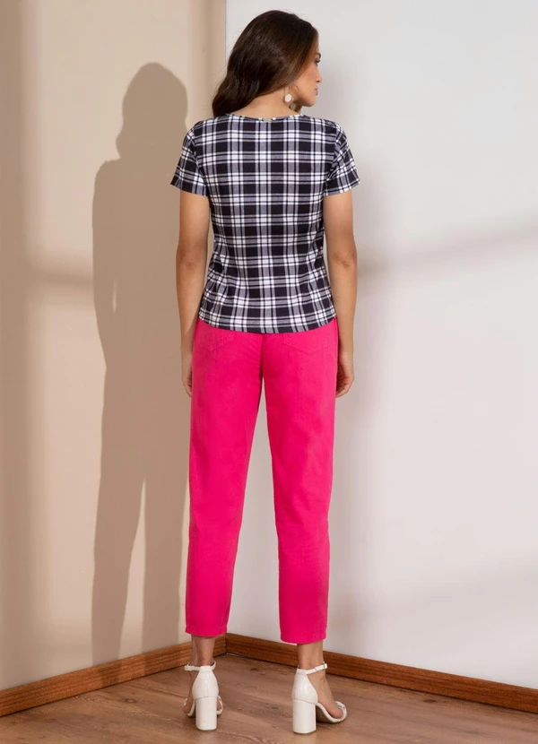 Quintess - Calça Pink Reta com Pregas e Bolsos