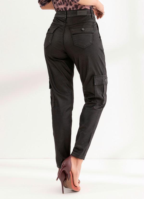 Sawary Jeans - Calça Preta em Sarja Resinada 2