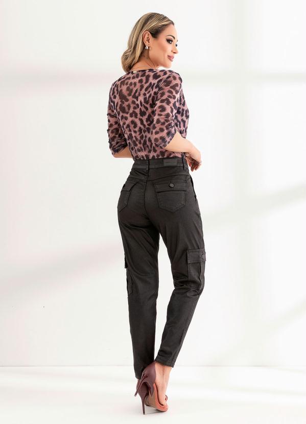 Sawary Jeans - Calça Preta em Sarja Resinada 4