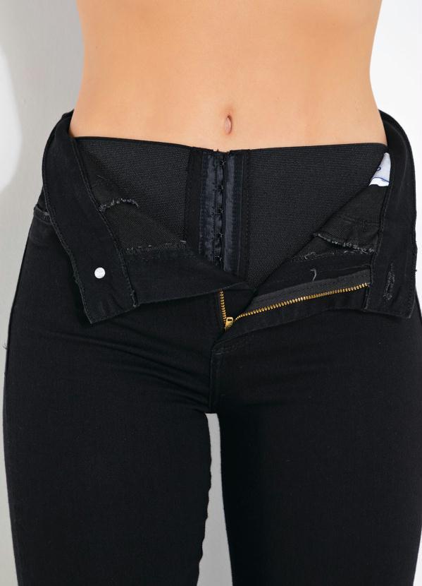 Sawary Jeans - Calça Sarja Preta Sawary Super Lipo com Puídos 3