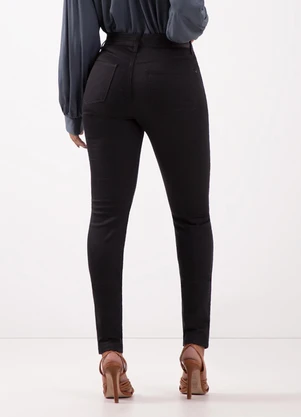 Lunender - Calça Skinny em Sarja Amaciada de Preto - LUNENDER