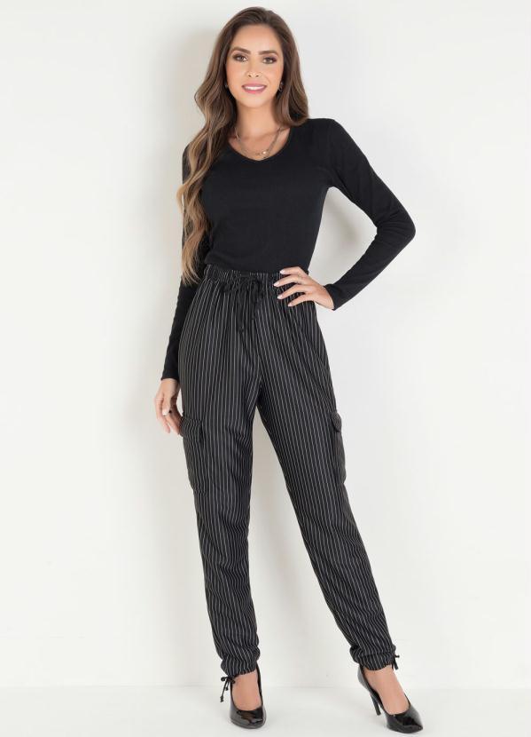 Outlet - Calça Risca de Giz Preta com Amarrações 3