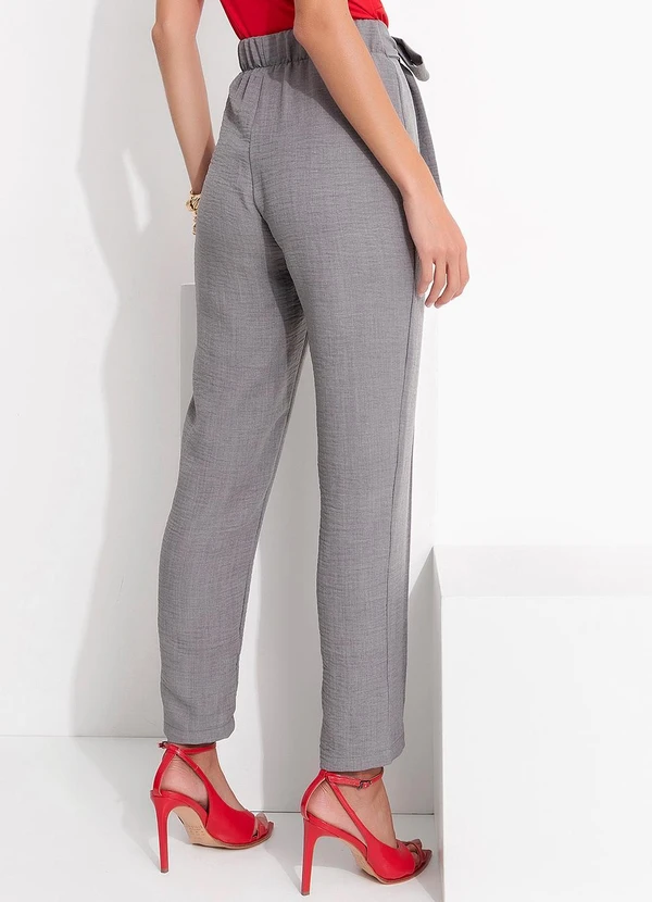 Quintess - Calça Cinza em Tecido Texturizado 20