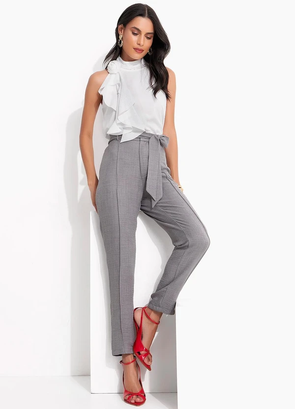 Quintess - Calça Cinza em Tecido Texturizado 14