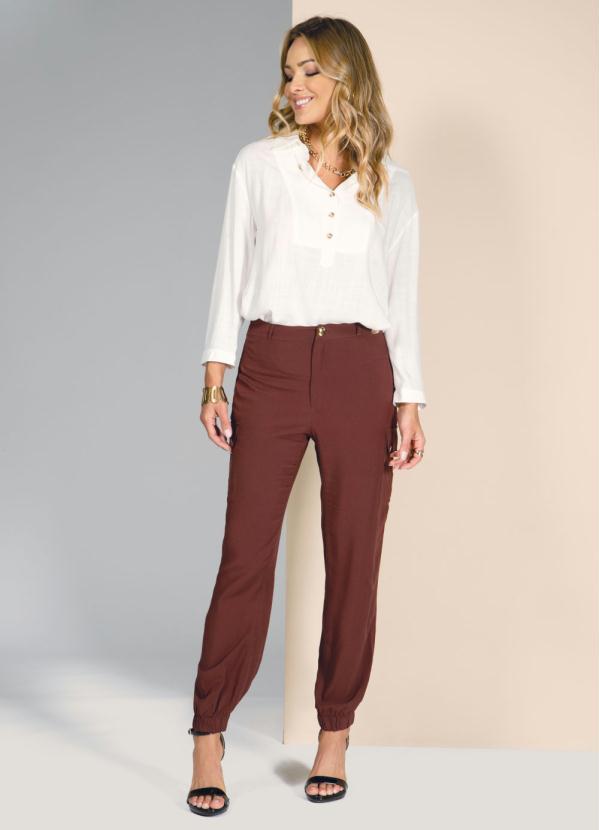 Quintess - Calça com Bolsos Laterais Marrom 3
