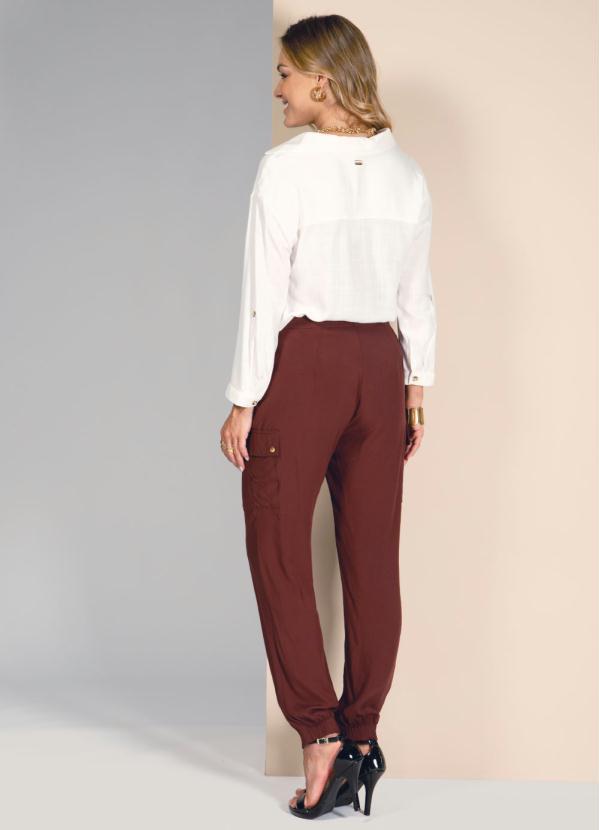 Quintess - Calça com Bolsos Laterais Marrom 4