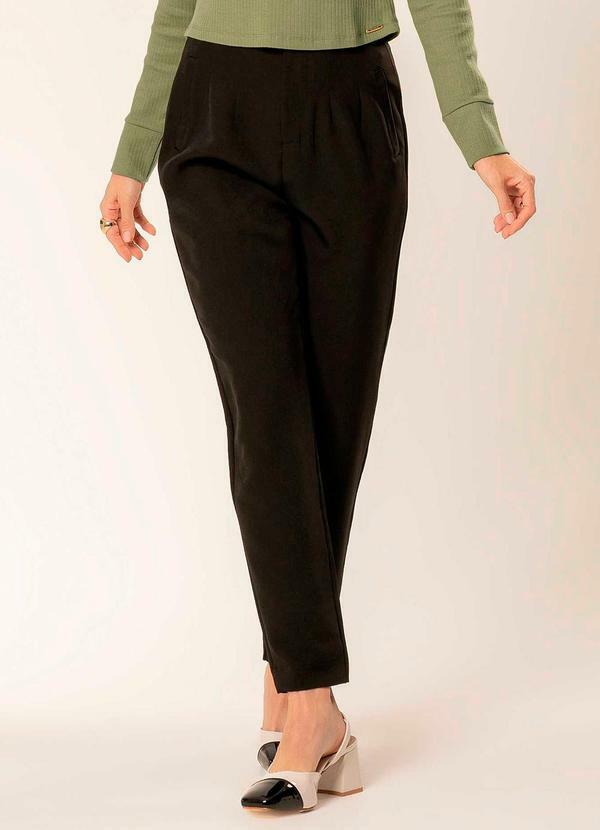 Cativa - Calça Feminina em Alfaiataria com Bolsos Preto