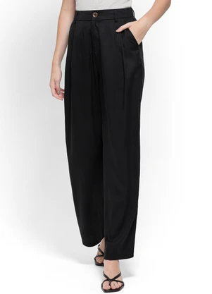 Enfim - Calça Preta Alfaiataria em Liocel - ENFIM