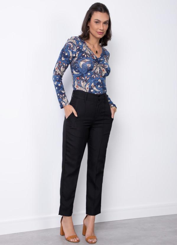 Quintess - Calça Preta com Vincos e Bolsos 2