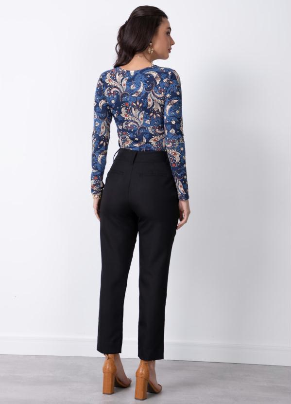 Quintess - Calça Preta com Vincos e Bolsos 3