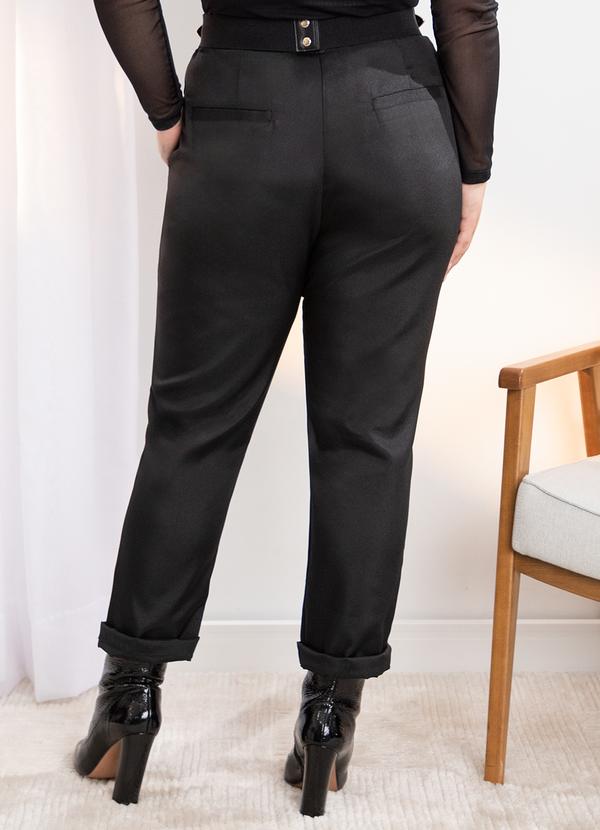 Quintess - Calça Preta com Vincos e Bolsos 5