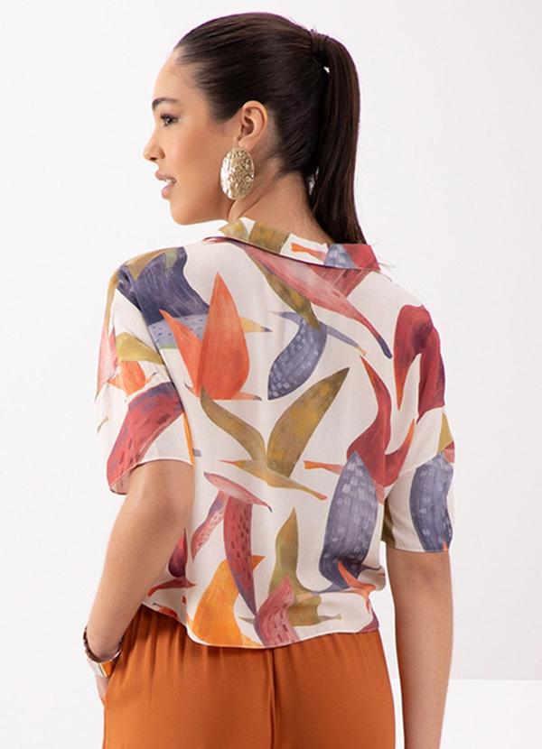 Lunender - Camisa  com Gola Clássica e Botões Bege 2