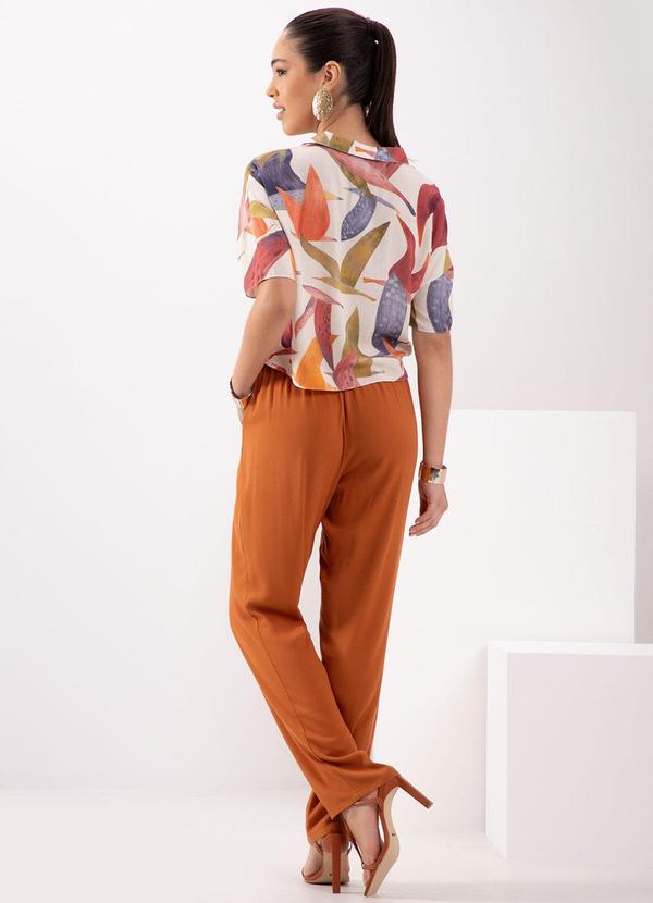 Lunender - Camisa  com Gola Clássica e Botões Bege 4