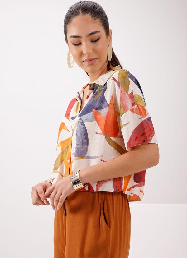 Lunender - Camisa  com Gola Clássica e Botões Bege 5